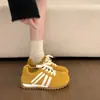 Zapatillas de entrenamiento rojas alemanas de suela gruesa para mujer, que aumentan la altura, nuevas de primavera 2026, versátiles, estilo "dad shoes", deportivas casuales Cortez