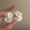 Brincos de Agulha Prata com Diamantes e Pérolas, Design de Borla em Flor, Brincos Estilosos e Luxuosos com um Toque de Alto Padrão