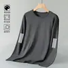 Camiseta informal de manga larga con cuello redondo, color liso, versátil, para hombre, otoño 2026, corte holgado, top moderno