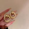 Pendientes de botón trapezoidales en forma de L con forma de aguja de plata galvanizada en oro auténtico, pendientes de lujo ligeros de moda de Corea del Sur, pendientes de anillo lisos de estilo metálico.