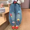 Jeans Bordados de Hongos de Colores para Niñas 2026 Nuevo Estilo Pantalones Largos Sueltos para Bebés Niños Pantalones Casuales de Otoño Modernos