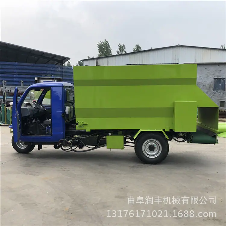 饲料撒料车