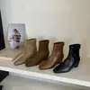 Botas de tornozelo estilo coreano First Encounter Season, bico quadrado e salto grosso para mulheres, coleção outono/inverno 2026, botas elegantes e que afinam, versáteis com zíper traseiro, botas da moda