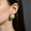 Pendientes de Perla y Encaje Estilo Retro Diseño de Borde Trabajo Pesado Pendientes de Botón de Perla Redonda Pendientes Ligeros de Lujo Temperamento Elegante para Mujer