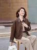 Abrigo de otoño para mujeres de mediana edad y mayores con botones, chaqueta de cuello solapa, corte holgado, elegante, versátil y juvenil