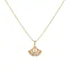 2025 Nuevo Collar de Falda Pequeña de Ginkgo Lleno de Diamantes Circonita Micro-Pavimentada Oro Auténtico de 14K Chapado en Oro Colgante de Moda