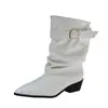 Botas de mujer versátiles con hebilla, botas de motociclista estilo vintage, botines plisados, nuevo modelo 2026, elegantes y sencillas