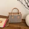 Bolso de hombro cruzado retro de gran capacidad, modelo nuevo para primavera-verano 2026, casual y elegante, con bloques de color simples y de moda.