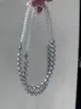 Estilo Ni Ni costura gris y blanca collar de perlas Shijia para mujer suéter de lujo ligero de nicho de alta calidad estilo Hong Kong temperamento