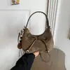 Bolso de diseño único y de nicho para mujer, nueva colección 2026, bolso cruzado simple y casual, bolso de mano, bolso de luna creciente moderno y versátil
