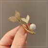 Broche com Acabamento de Luxo, Estilo Nicho e Simples, Alfinete de Roupa, Acessório de Pérola para Terno, Broche