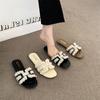 Pantuflas de perlas estilo francés para mujer, ropa de verano 2025, nuevas pantuflas de playa planas de moda estilo Fairy Chanel