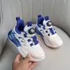 Zapatos para Niños Zapatos Deportivos Infantiles 032 Estilo Primavera y Otoño Malla Transpirable Suela Suave Zapatos de Correr para Niños Zapatos Blancos Azules con Botones