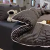 Ropa de cama 2026 nuevo modelo juego de cuatro piezas: sábana, funda de edredón, protector de colchón, juego de tres piezas para cama individual de dormitorio universitario