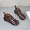 Botas Retro da Moda para Outono Inicial para Mulheres, Botas de Cano Curto Quadradas Tecidas Planas, Novas Botas Mom de Solado Macio para Outono 2026