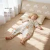 Saco de Dormir de Seda de Amora Bibi Bay para Bebê Classe A Verão Fino Manga Curta Pernas Divididas Pijama Infantil de Gaze de Algodão Bambu