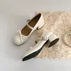 Zapatos de tacón grueso blancos poco profundos de estilo francés retro a la moda para mujer, nuevos zapatos Mary Jane de tacón alto JK de verano 2026