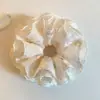 Nuevo Scrunchie de Encaje Floral Beige Estilo Chino de Doble Capa para Mujer, Accesorio de Alto Nivel para Moño, Goma Elástica Extra Grande para el Cabello, Flor para el Cabello