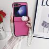 Funda de teléfono con patrón de lichi y pedrería de camelia para Samsung Zflip7, con cadena de mano de perlas, funda protectora para Zflip6/5