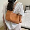 Bolsa de palha tecida de verão transfronteiriça, novo modelo 2026 para mulheres, bolsa de ombro versátil e estilosa de grande capacidade, bolsa de axila