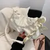 Bolsa de Axila Personalizada em Formato de Nuvem para Mulheres com Design Plissado de Pérolas, Moderna e Versátil, Bolsa de Ombro Feminina Fresca e Elegante