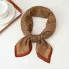 Bufanda Pequeña de Seda Cálida y Elegante Versátil para Otoño e Invierno para Mujer, Popular Estilo Nuevo 2025, Combinable con Ropa, Chal, Pañuelo Cuadrado, Bufanda para el Cuello