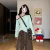 Camiseta Retro de Estilo Coreano con Hombro Descubierto Diagonal de Manga Larga para Mujer Primavera y Otoño 2025 Nueva Top Corto Ajustado con Empalme de Color Contrastante