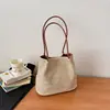 Bolsa de Palha Trançada para Mulheres 2026 Novo Estilo Bolsa de Mão para Praia Simples Bolsa de Ombro Trançada Estilo Balde Super Popular Bolsa Grande Capacidade para Mulheres