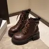 Botas Martin femininas da moda em estilo britânico, nova coleção outono e inverno 2026, forradas com fleece, com cadarço, sola grossa, botas de tornozelo estilosas para motociclista