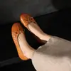 Zapatos planos slip-on de suela blanda, poco profundos, estilo vintage, versión de piel de caballo, nuevos para primavera y otoño 2026, con punta redonda, para mujer (estilo "abuela")