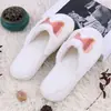 Nuevas zapatillas de algodón para mujer de invierno, con lazo, lindas de dibujos animados, de felpa, antideslizantes, zapatillas sencillas, entrega de fábrica