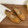 2026 Sapatos Baixos Vazados Single Mary Jane Casuais de Verão Retro Fivela Bico Redondo Respiráveis Sapatos Femininos