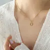 Collar con colgante de rueda de la fortuna transfronteriza con acero de titanio chapado en oro y circonita, 26 letras, cadena para la clavícula, fabricantes, venta al por mayor de accesorios