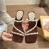 Primer Encuentro con las Pantuflas de Tacón Grueso de Lunares Estilo Francés para Mujer, Nuevo Modelo Verano 2026, Sandalias de Cuña Cómodas con un Aspecto de Alta Gama
