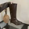 Botas altas de bico fino da moda, estilo europeu e americano, estilosas e versáteis para o trabalho, botas slip-on de cor sólida com salto gatinho