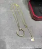 Collar de cadena gruesa estilo Cartier V-oro de alta gama con incrustaciones completas de diamantes en los extremos y diseño de cola de golondrina, chapado en oro de 18 quilates, fabricante de cadenas para clavícula