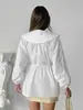 Camisa Blanca de Algodón Puro Estilo Europeo y Americano con Cintura Plisada para Ajustar con Lazo y Cuello Peter Pan para Mujer, Top Elegante de Gama Alta Adelgazante de Otoño