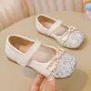 Nuevos Zapatos de Princesa de Verano 2026 con Pedrería Completa Sandalias con Lazo de Perlas para Niñas Suela Suave Zapatos de Baile Individuales Versátiles