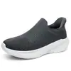 Sapatos tipo meia sem cadarço para casais, tênis leves para corrida, tamanhos grandes femininos masculinos, tênis casuais esportivos em malha fly-knit atacado