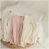 Camiseta básica para niña, estilo coreano, primavera de 2023, nueva camiseta con estampado de estilo occidental, cuello medio alto, para niñas medianas y pequeñas.