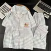 Nuevo Pijama de Cuadros Azules Adorable Perrito Celebridad de Internet Talla Grande para Mujer, Estilo Primavera y Verano, Se Puede Usar Afuera, Conjunto de Tres Piezas Holgado para Casa