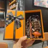 Miu Anillo de Llavero de Pan con Agua Alcalina Resina Pan Colgante de Llavero de Bolsa de Chocolate Regalo de Graduación