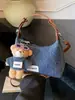 Bolso de mezclilla exquisito y moderno de nicho para mujer, nuevo bolso cruzado versátil de moda 2025, bolso de mano pequeño para salidas