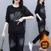 Conjunto casual deportivo de dos piezas para mujer, estilo callejero de otoño e invierno, engrosado, talla grande, corte holgado, sudadera con estampado de letras y pantalones de chándal