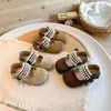 Zapatos de mujer estilo Chanel 2026 nuevos zapatos de verano de malla transpirable con encaje combinados con faldas, zapatos Mary Jane franceses de perlas