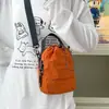 Bolso Cruzado de Montañismo Nuevo Estilo Transfronterizo, Bolso de Mano Simple Elegante de Color Sólido, Casual y Versátil, Bolsillo Integrado para Teléfono y Botella de Agua