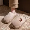 Lindas pantuflas de algodón de osito, estilo mujer, nueva colección otoño/invierno, pantuflas de interior para casa, cálidas y antideslizantes, de felpa, adecuadas para parejas, estilo hombre