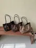 2026 Bolso Tote Estilo Retro Nuevo Estampado de Leopardo Gran Capacidad para Viajes Diarios Bolso de Hombro Único de Moda Tendencia Versátil