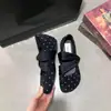 Sapatos femininos de bico de manga, com aumento interno de altura, estilo retrô da moda para o início do outono, com padrão de fita, sola macia, confortáveis e versáteis