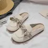 Zapatillas de Mediodía Baotou para Mujer Verano Ropa de Exterior 2025 Nuevos Planos Lazo Antideslizantes Perezosos Muller Sandalias Francesas